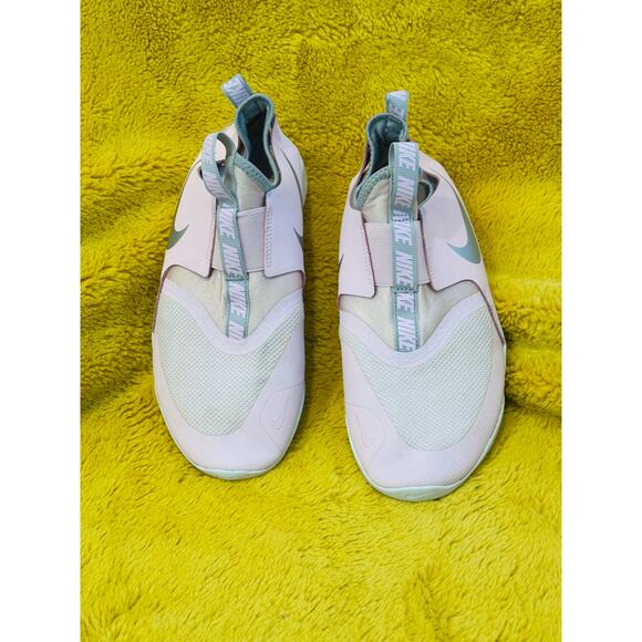 Nike Flex Runner GS Gym Shoe Pink/Metallic Silver Size 7Y Girls - Womens 8 Run - Picture 1 of 7